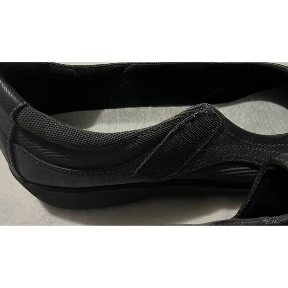 Clarks Womens Black Mary Jane Shoes Adjustable Loop and Hook Strap Comfort Fit U - Picture 6 of 9